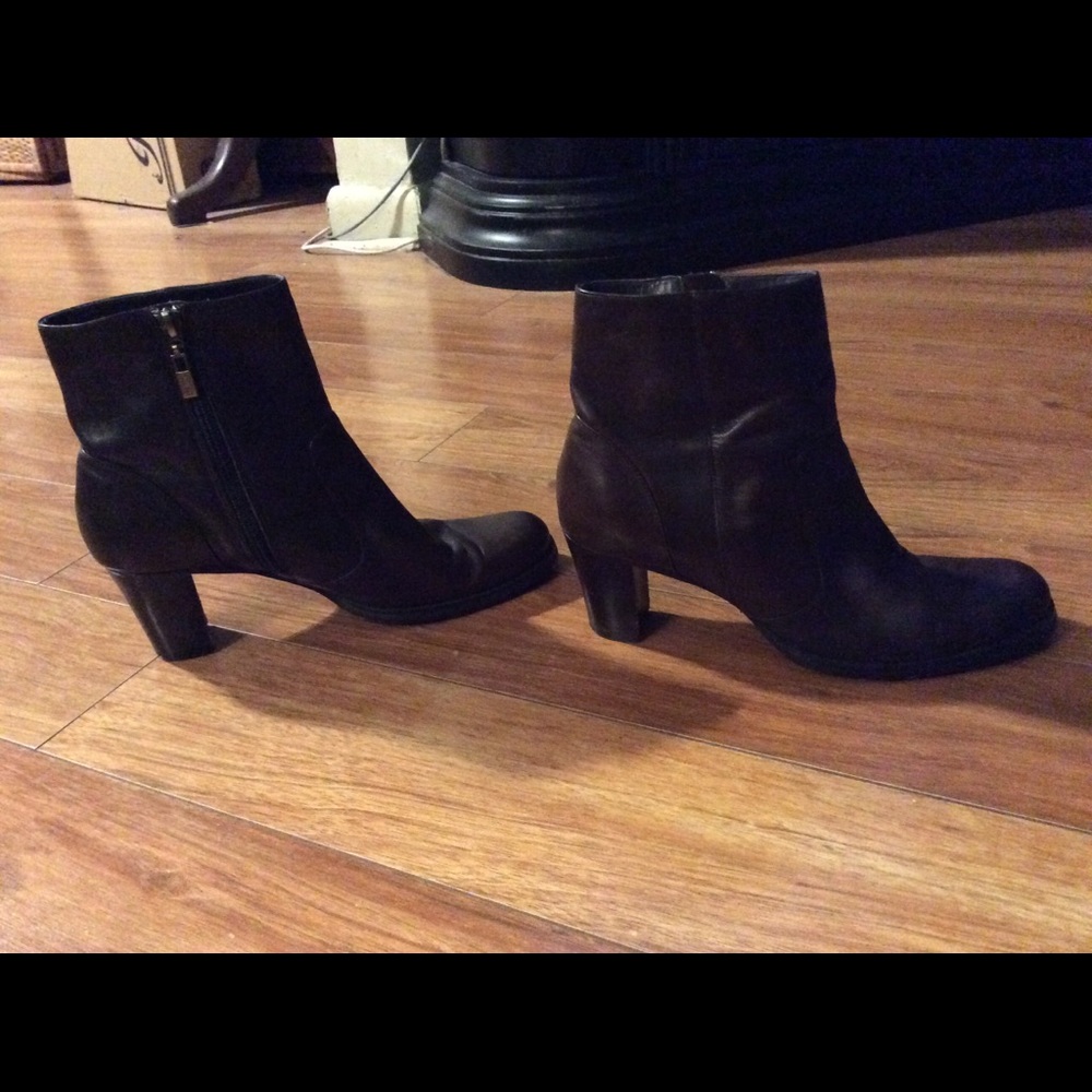 Women’s Nickels Soft Leather Ankle Boots Size 9M